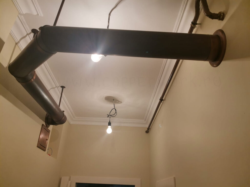 Вентиляционная труба из меди в квартире